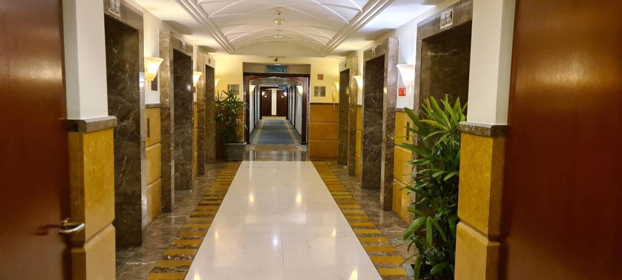 Raymond Suites At Berjaya Times Square Kuala Lumpur Eksteriør billede